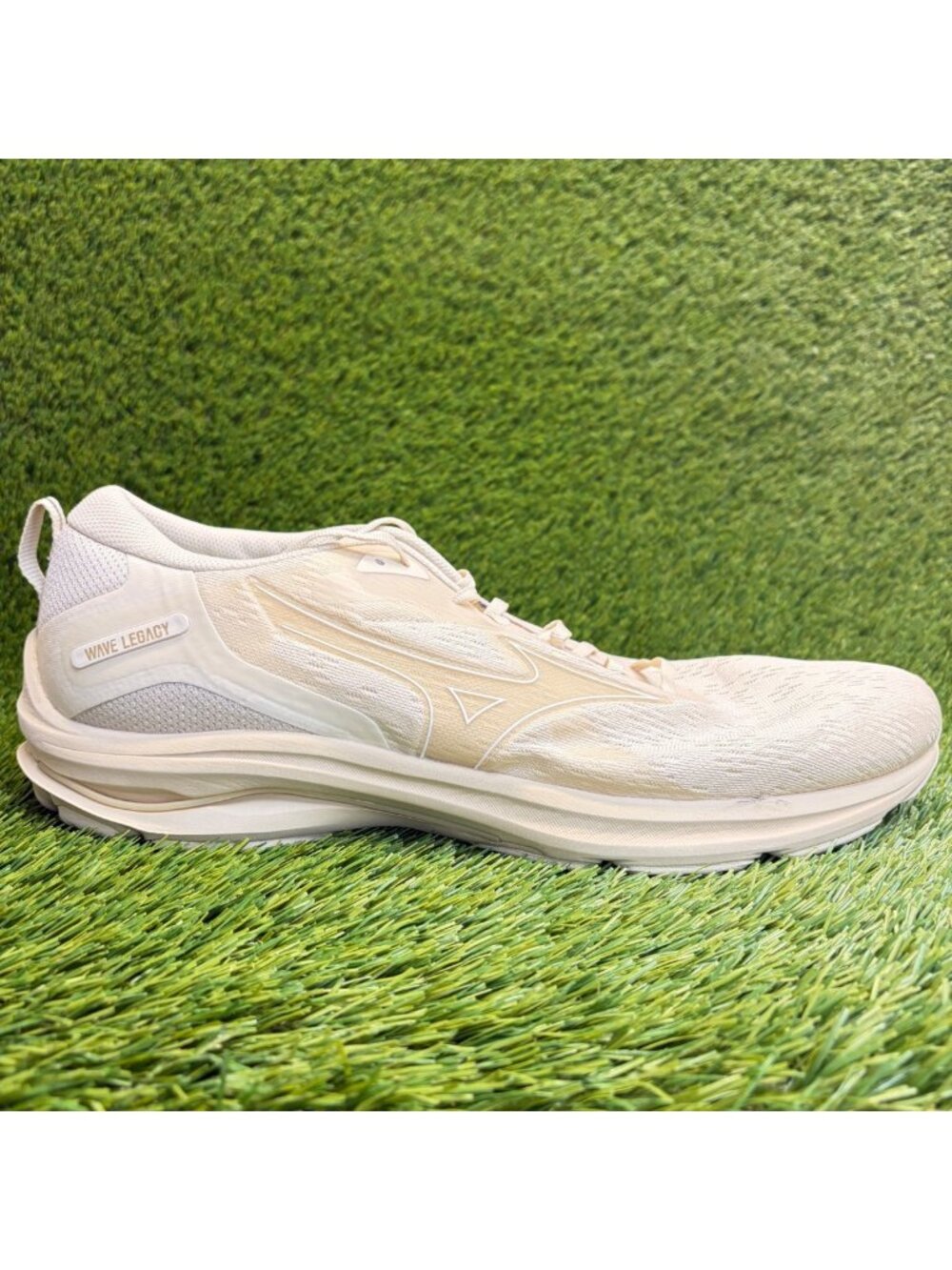 Mizuno Wave Legacy Mens Size 16 Ivory Athletic Running Walking Shoes Sneakers